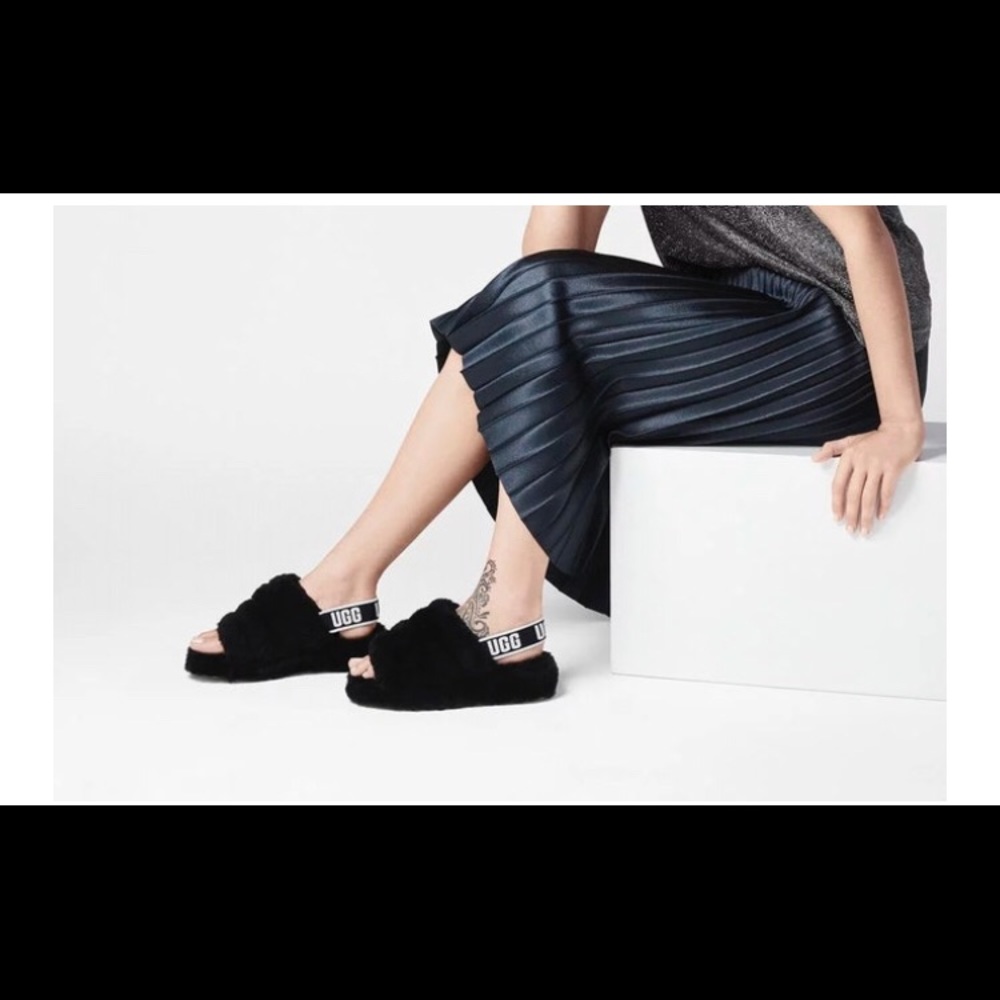 SOLD Ugg Fluff Yeah Slippers Slide Sandals Black 8